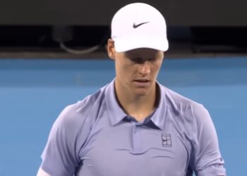 Dijalo namučio Sinera u Sinsinatiju, meč prekinuo protivpožarni alarm