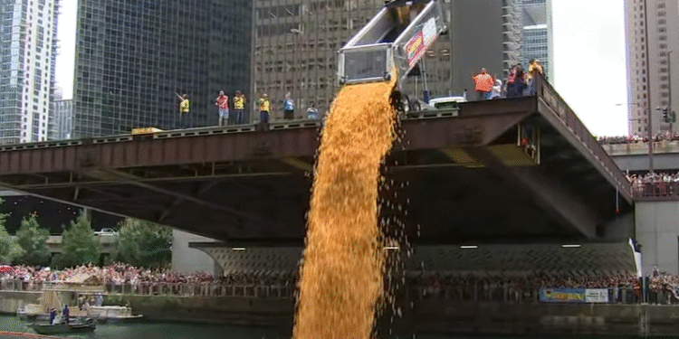 Spektakl na Čikaškoj reci: “Ducky Derby” skupio skoro $600.000 za Special Olympics Illinois