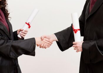 Diploma vredi zlata, ali ne za sve: Šta novo istraživanje otkriva o studiranju u Čikagu