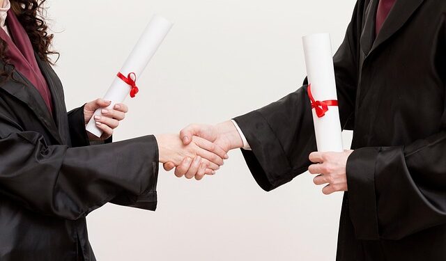 Diploma vredi zlata, ali ne za sve: Šta novo istraživanje otkriva o studiranju u Čikagu