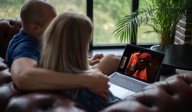 Predgrađe Čikaga uvodi porez na streaming servise i zadržava porez na hranu