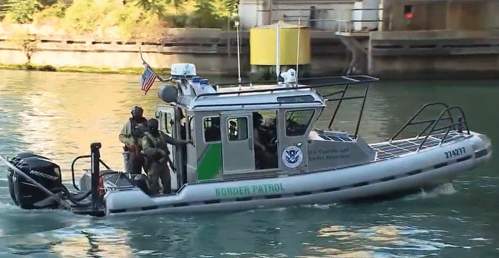 Naoružani agenti na reci u srcu Čikaga: Šta se krije iza misteriozne operacije “Midway Blitz”?