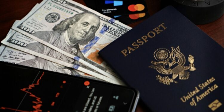 Trump najavio uvođenje godišnje naknade od $100.000 za tehnološku vizu