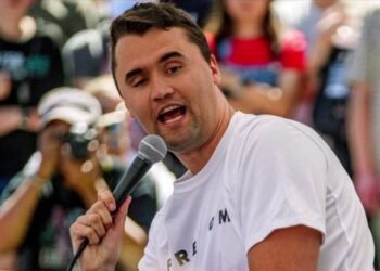 zastave na pola koplja