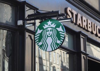Starbucks zatvara prodavnice i otpušta 900 radnika