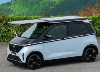 Revolucija iz Japana: Nissan predstavio električni automobil koji sam sebe puni!