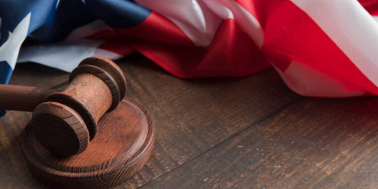 Zbog blokade vlade, čikaški savezni sud obustavlja isplate i ograničava rad