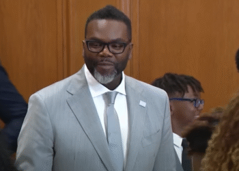 Budžet pod lupom: Johnson-ov plan od $16,6 milijardi za 2026. godinu izazvao oštre reakcije u Čikagu