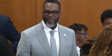 Budžet pod lupom: Johnson-ov plan od $16,6 milijardi za 2026. godinu izazvao oštre reakcije u Čikagu