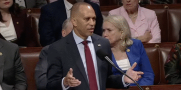 Politička borba u Čikagu: Hakeem Jeffries traži promenu kongresnih mapa u Ilinoisu da bi osnažio demokrate