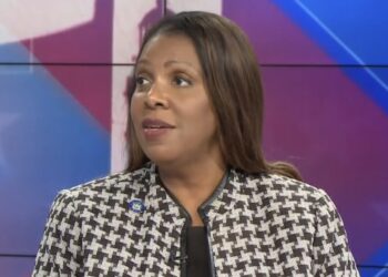 Američka velika porota optužila tužiteljku James za bankarsku prevaru