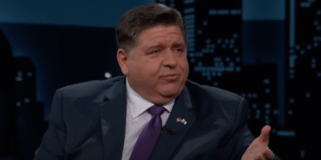 Pritzker žestoko o Trump-u: “Predsednik pati od demencije i koristi vojsku iz opsesije!”