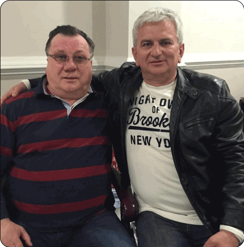 Menadžer Amir Dizdarević na turneji sa Halidom Bešlićem; Foto: Privatna arhiva