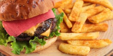 Kuma’s Corner u Čikagu među 50 najboljih burger restorana u SAD