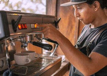 “Everyone is welcome, except I.C.E.” – kafići i restorani u Čikagu poručuju federalnim agentima da nisu dobrodošli