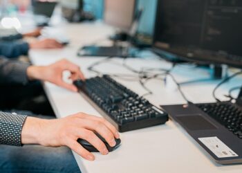 Novi javni panel otkriva dramatičan porast zahteva za pravnu pomoć imigrantima u Čikagu