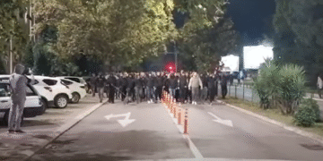 Haos u Podgorici: Građani ispred Vlade uzvikivali “Turci napolje”, policija privela više osoba (VIDEO)