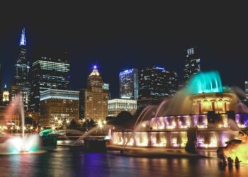 Spektakularna svetlosna predstava na Buckingham fontani završava se na Noć veštica