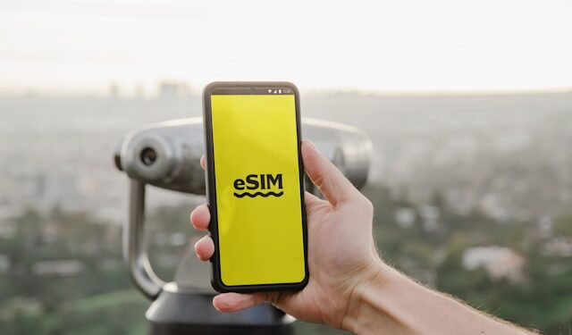 Zbogom plastičnim karticama: eSIM preuzima tržište mobilnih telefona