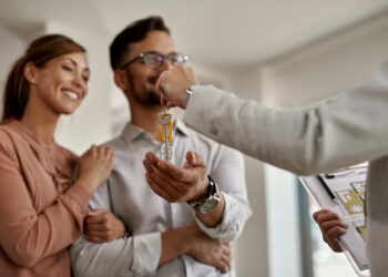 Mladi Amerikanci gube trku za prvi dom – Prosečan kupac sada ima 40 godina, a cene kuća ruše rekorde