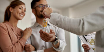 Mladi Amerikanci gube trku za prvi dom – Prosečan kupac sada ima 40 godina, a cene kuća ruše rekorde