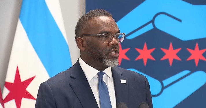 Gradonačelnik Brandon Johnson brani budžet od $16 milijardi dok analitičari upozoravaju na pad kreditnog rejtinga