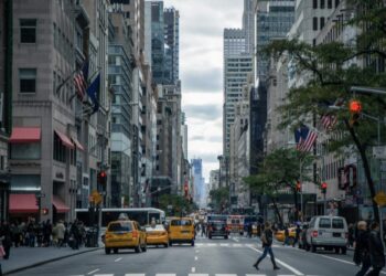 Trump ukida pomoć: Guvernerka Njujorka proglasila vanredno stanje zbog nestanka bonova za hranu