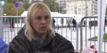 Dijana Hrka prekinula štrajk glađu, ali ostaje kod Skupštine