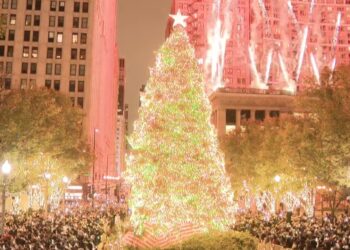 Čikago svečano otvorio prazničnu sezonu: Paljenje jelke, marketi i praznični duh u celom gradu