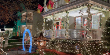 Božićno čudo u Severnoj Karolini: McAdenville se pretvara u “Christmas Town U.S.A.” i oduzima dah posetiocima