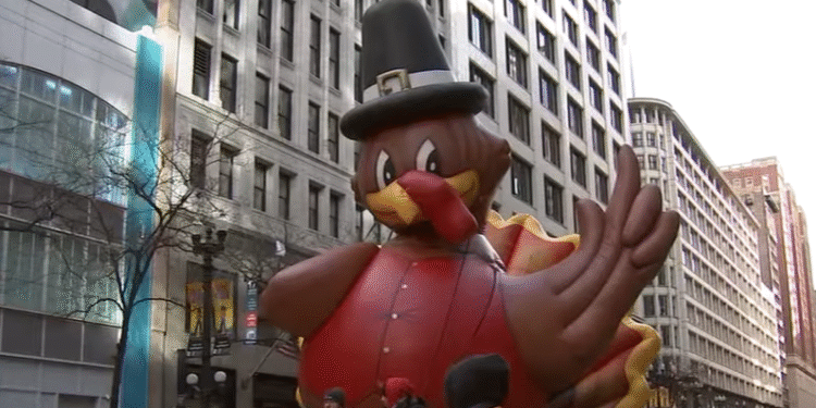 Hiljade ljudi okupilo se na State Street-u u Čikagu za spektakularnu Thanksgiving paradu