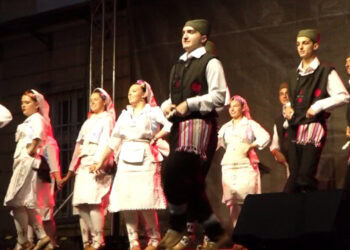 Energija i ponos ansambla Oko Sokolovo na sceni: Foto: Privatna arhiva