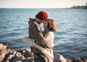 Nije sve u rečima: Evo šta žene zaista najviše cene u vezi