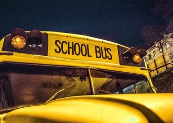 Sudar tri školska autobusa, povređeno više od 30 učenika!