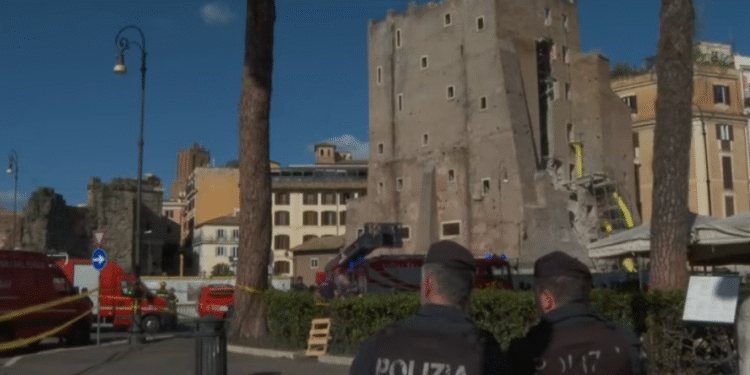 Drama u Rimu: Srušila se kula stara osam vekova kod Koloseuma – spasioci tragaju za zatrpanima