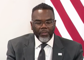 Johnson menja plan poreza po zaposlenom, Čikago na ivici budžetske blokade