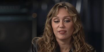 Verila se Miley Cyrus: Pevačica pokazala dijamantski prsten na crvenom tepihu