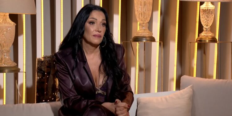 Luksuzni nameštaj, zlatni detalji i bazen: Goca Božinovska sa porodicom uživa u vili od 700.000 evra