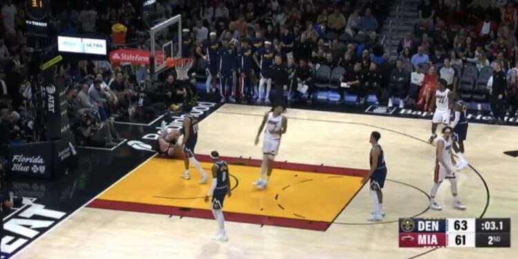 Jokić povredio koleno, Majami ubedljiv protiv Denvera uz odličnu partiju Jovića