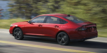 Honda Accord za 2026. stiže „zategnuta“: Više tehnologije, jači izgled i minimalno poskupljenje