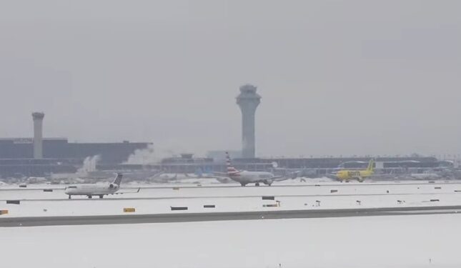 Sneg u Čikagu stvara opasne uslove na putevima