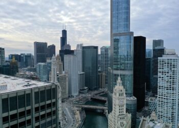 Sivo, maglovito, ali neuobičajeno toplo: Evo kakvo vreme očekuje Čikago na Božić