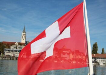 Švajcarci masovno odbacili novi porez za superbogate i obaveznu službu za žene