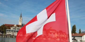 Švajcarci masovno odbacili novi porez za superbogate i obaveznu službu za žene