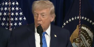 Trump: Upravljaćemo Venecuelom dok ne omogućimo mirnu tranziciju vlasti; Uhapšeni Maduro stigao u Njujork