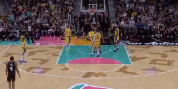 Uzalud Dončićev tripl-dabl, San Antonio lako sa Lejkersima