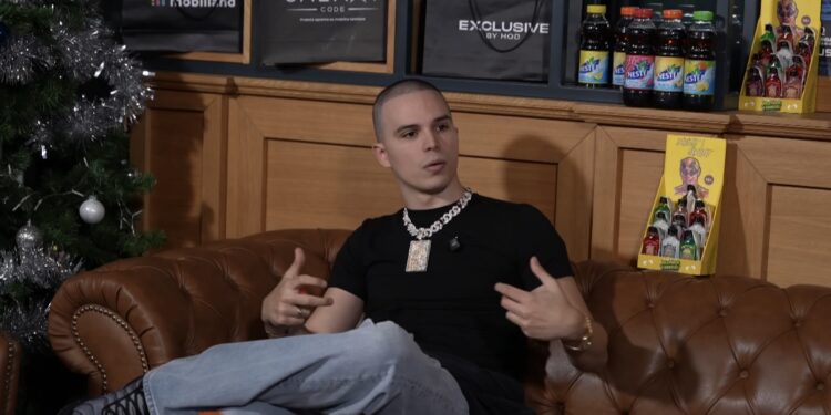 Ona je čovek bez kičme, spremna da proda svoj obraz: Vojaž opleo po Karleuši