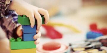 Sve manje usvojene dece u Srbiji: Šta koči postupak i da li je struka popustila pod pritiskom javnosti