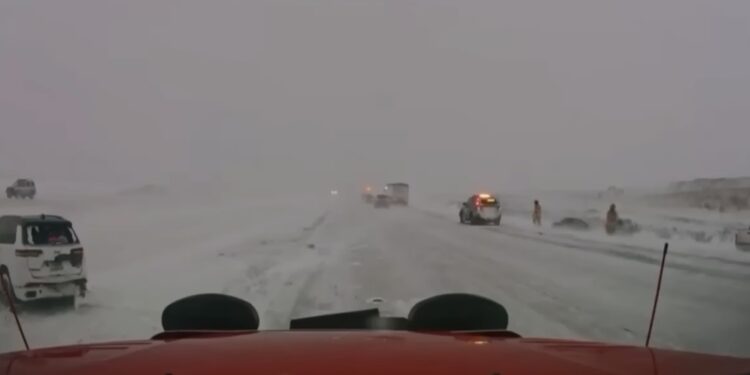 Velika zimska oluja u SAD: Vanredno u 18 država, hiljade letova otkazano