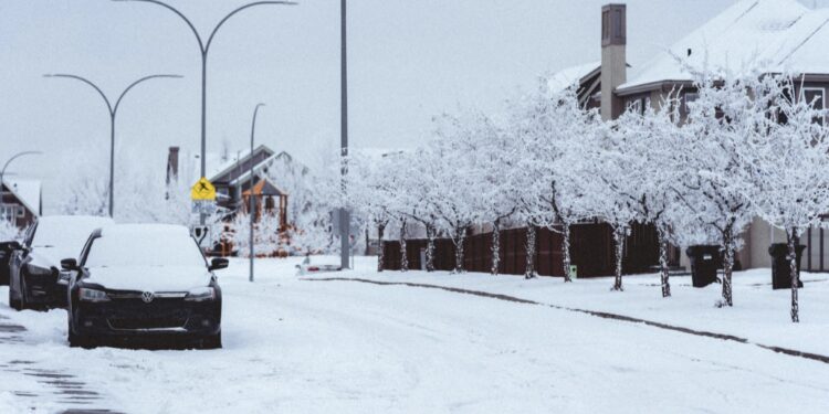 Velika zimska oluja u SAD: Vanredno u 18 država, hiljade letova otkazano